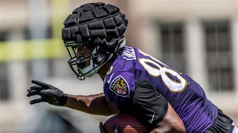 Large Bubble Helmets Are Guardian Caps, NFL’s New Safety Measure