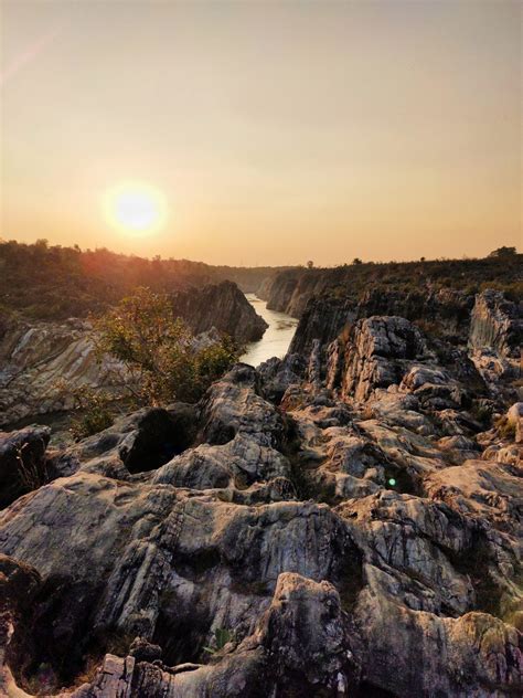 Experiencing Dhuandhar Falls in Bhedaghat