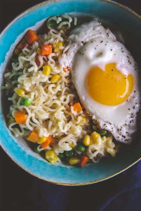 5 ingredient ramen with an egg - quick and easy dinner