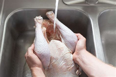 How to Defrost a Turkey in Time for the Feast