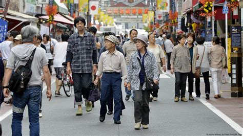 How Japan keeps its elderly employed and active – DW – 10/15/2021