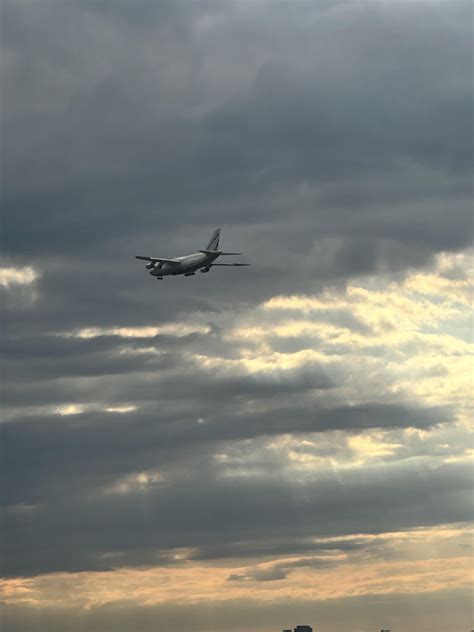 Antonov An-124 saw landing in n Newark late this afternoon : r ...