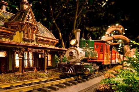 All Aboard the New York Botanical Garden's Holiday Train Show | New ...