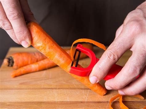 Why a Y-Peeler Is the Best Vegetable Peeler