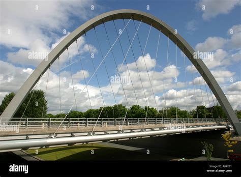 Parabolic arch immagini e fotografie stock ad alta risoluzione - Alamy