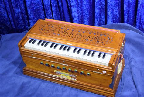 Chandra and David's Indian Harmonium Page - Hand Pumped Indian Organ