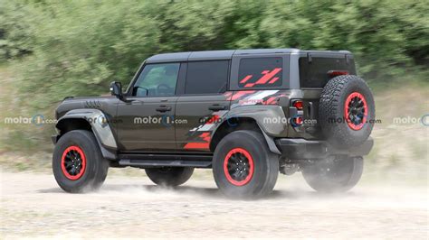 2024 Ford Bronco Raptor Spied With Painted Fender…