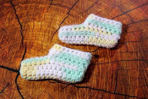 Easy Peasy Baby Booties Free Crochet Pattern - Crochet With Kim