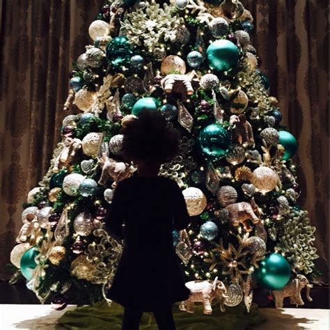 Beyoncé is ready for Christmas! Take a Look at Her Already Decorated ...