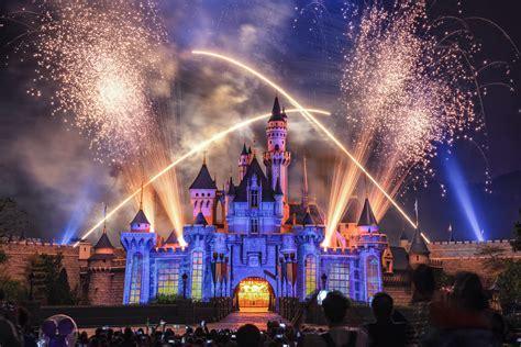 Disney Fireworks | Hong Kong Disneyland Fireworks, with Fuji… | Flickr