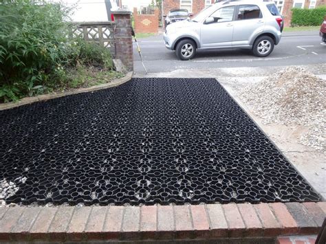 How to Lay Plastic Grids for Gravel Driveways | Gravel driveway ...