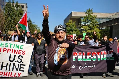 Israel-Hamas war: Palestine supporters protest Philly news coverage - WHYY