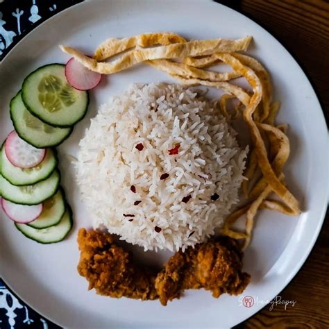 Nasi Uduk Jakarta: rice cooked in fragrant coconut milk - So Yummy Recipes