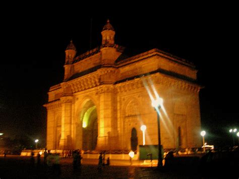 File:Mumbai Gateway of India by night.jpg - Wikimedia Commons