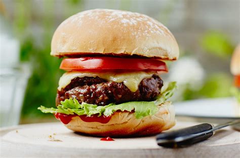 Easy Beef Burger Recipe | Tesco Real Food