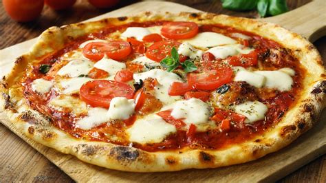 The Secret To Using Fresh Mozzarella When Making Pizza