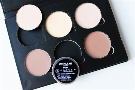 ANASTASIA BEVERLY HILLS | Contour Kit in Light - Review + Swatches ...