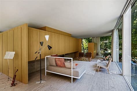 Mies’s iconic Farnsworth House goes back to its original interiors for ...