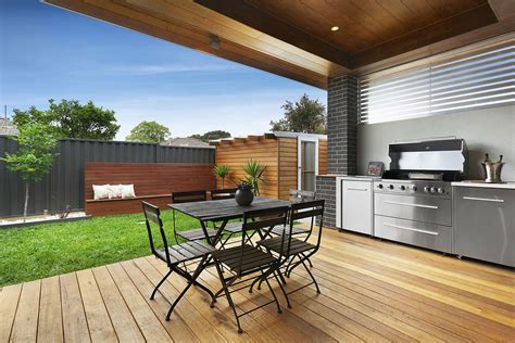 Modern Alfresco Backyard Decking BBQ