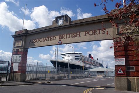 The Gate and The Good (Southampton Dock Gates, Southampton, UK) – The ...