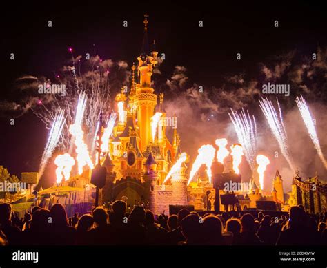 Feu d'artifice de disneyland Banque de photographies et d’images à ...