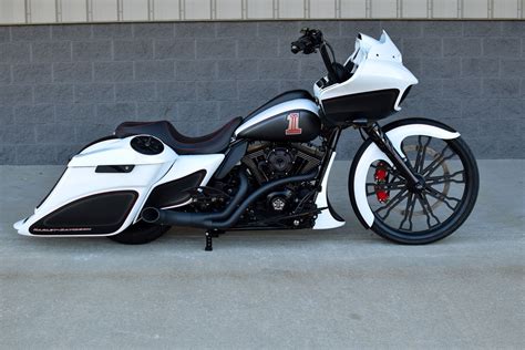 2015 Custom Road Glide Bagger Is a No Expenses Spared Showpiece ...