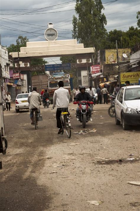 India - Nepal border editorial photography. Image of transport - 36117737