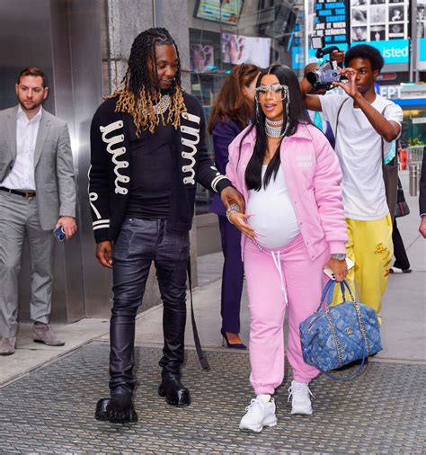 Cardi B gives birth, welcomes baby boy with Offset