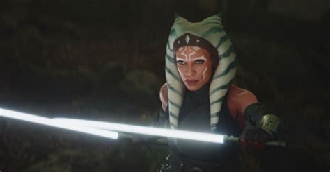 Why does Ahsoka Tano have white lightsabers? – The Courier