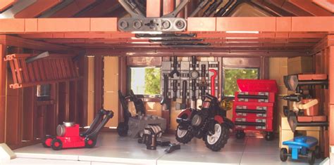 A Place To Keep All Your Tools: A Lego Garage. - EverydayBricks