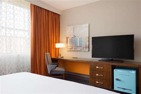 THE AMERICAN HOTEL ATLANTA DOWNTOWN - A DOUBLETREE BY HILTON $161 ...