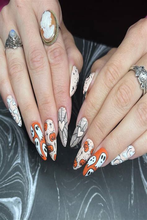 easy-halloween-nail-art-ideas-to-try (1) - Ankarastyle