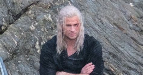 Leaked set pictures give a first look at Liam Hemsworth as Geralt in ...