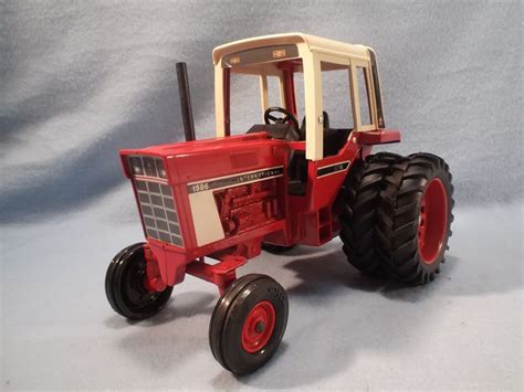 This Die Cast Ertl International 1586 Tractor w/Cab #463 - 1:16 Scale ...