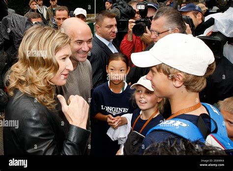 Steffi graf tennis paris hi-res stock photography and images - Alamy