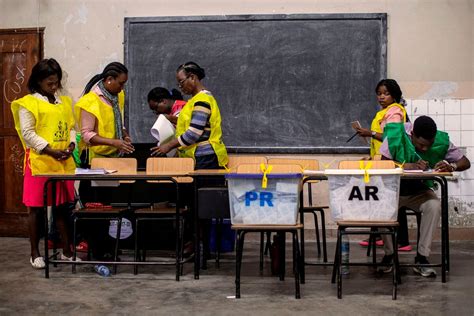 Mozambique’s ruling Frelimo party appears headed for big election win ...