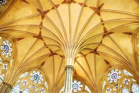 Pictures: salisbury cathedral | Salisbury Cathedral Interior – Stock ...