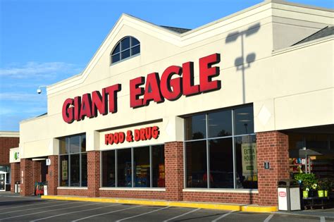 This Popular Grocery Chain Is Closing More Locations This Month — Eat ...