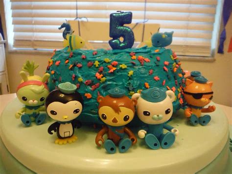 Homemade Octonauts bundt cake with fish themed candles and characters ...