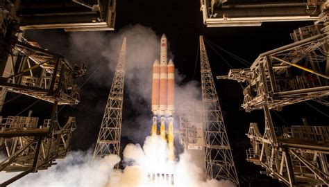 NASA launches mission to 'touch the sun' | Newshub