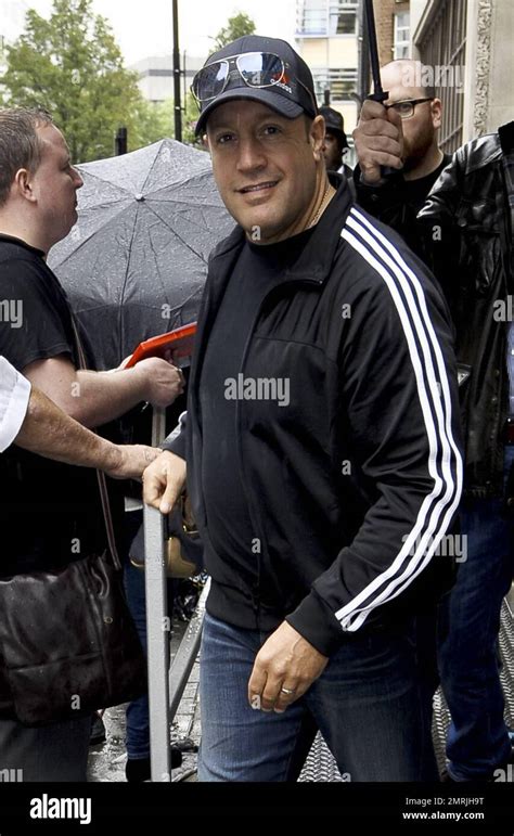 Actor Kevin James looks thinner as he smiles and flashes a peace sign ...