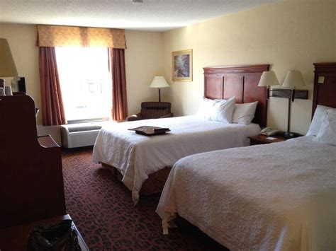 Hampton Inn Batavia - 11 Reviews - Hotels - 4360 Commerce Dr, Batavia ...