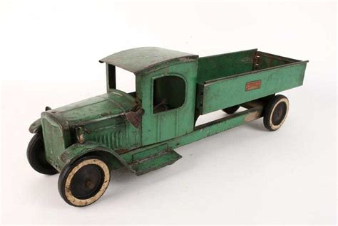 STRUCTO ANTIQUE METAL TOY TRUCK