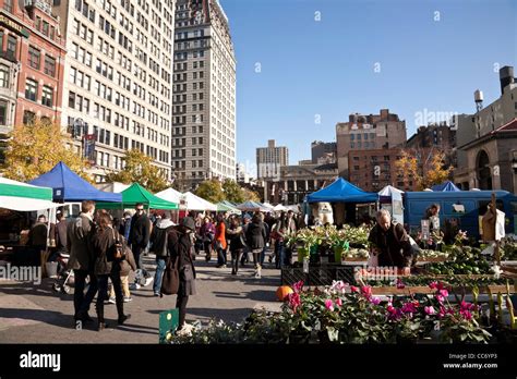 Union Square Farmers' Market, NYC Stock Photo - Alamy