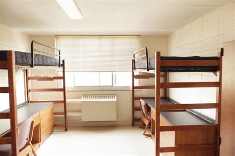 Dorms Help Give 2-Year Colleges a 4-Year Feel | Community Colleges | US ...