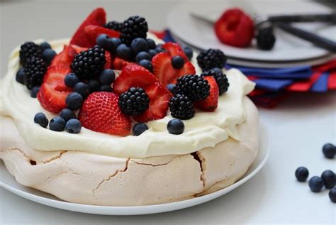 Pavlova (New Zealand meringue dessert) - Chowcation