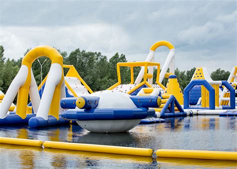 Flüssige Freizeit-riesiges aufblasbares Hindernislauf-Wasser-Sport ...