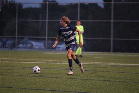 Boys soccer routes Lawrence Free State 3-0 – Mill Valley News