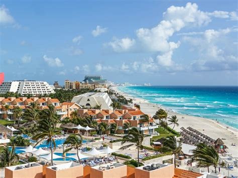 Cancun vs Riviera Maya: Which One is Better for a Vacation?