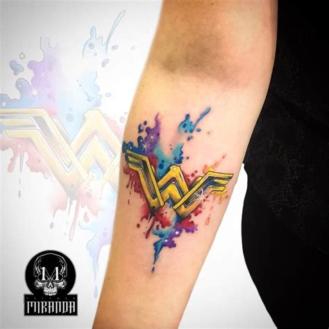 Wonderwoman Symbol with beautyfull aqua colors around it 👧👊⠀ Artist ...